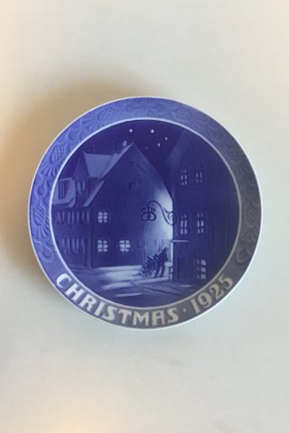 Royal Copenhagen Christmas Plate from 1925 with English inscription "Christmas"