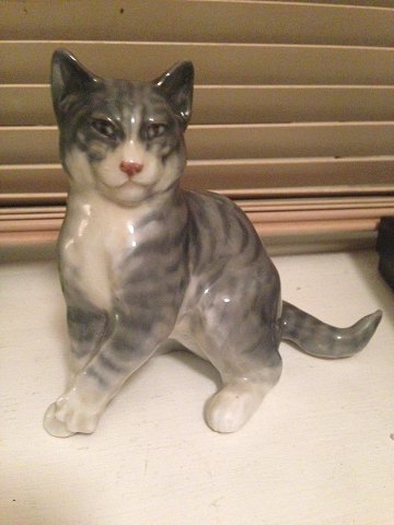 Royal Copenhagen Figurine of Cat No 2142