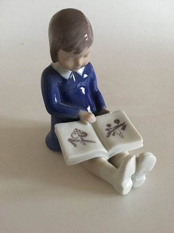 Bing & Grondahl Figurine of Girl Reading a book No 2247
