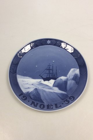 Royal Copenhagen Christmas Plate from 1939 with French inscription "Noel"