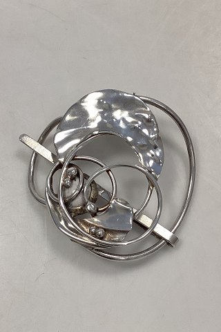 Ornamented Jacob Hull Hair Jewelry in Silver Plated Metal with White Stone