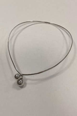 Modern Neckring in Sterling Silver. 