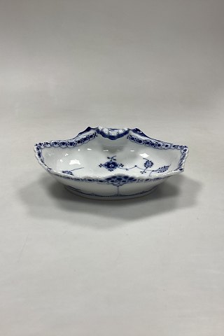 Royal Copenhagen Blue Fluted Half Lace Mussel-shaped Bowl No. 556