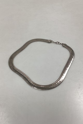 Necklace in shiny metal