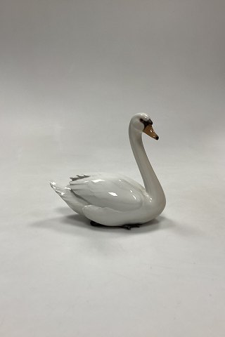Bing and Grøndahl Swan Figurine No. 1818