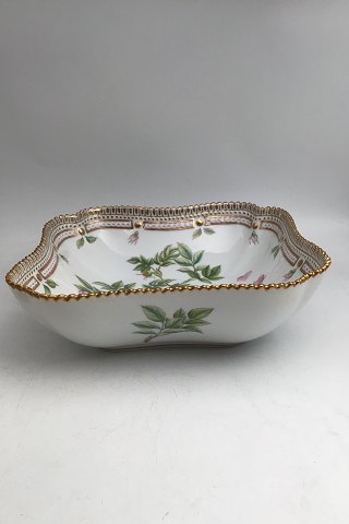 Royal Copenhagen Flora Danica Square Bowl No. 576 / 3510